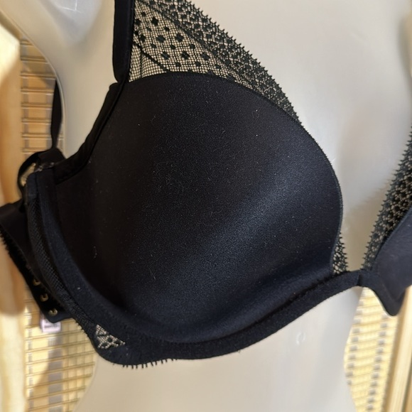 Victoria's Secret Incredible Plunge Bra in Black Lace Padded Underwire 36DD - Picture 12 of 16